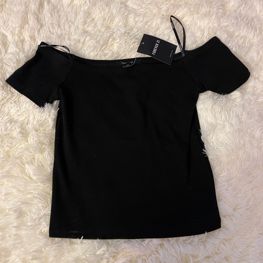 NWT OFF THE SHOULDER CROP TOP
